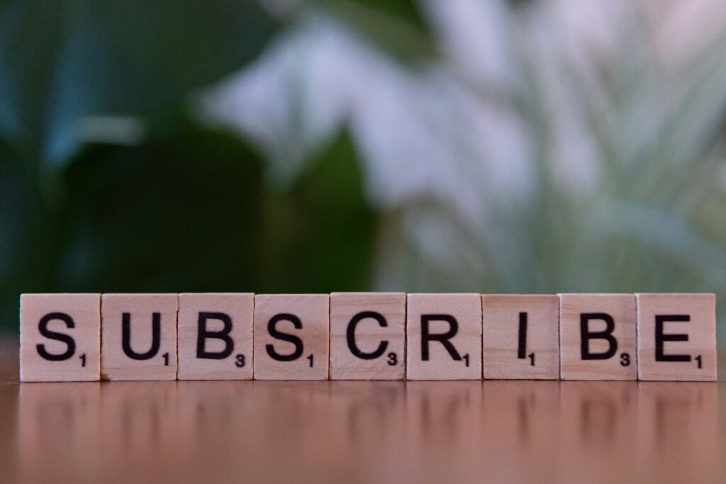 subscription-models-predictable-revenue-online-2025