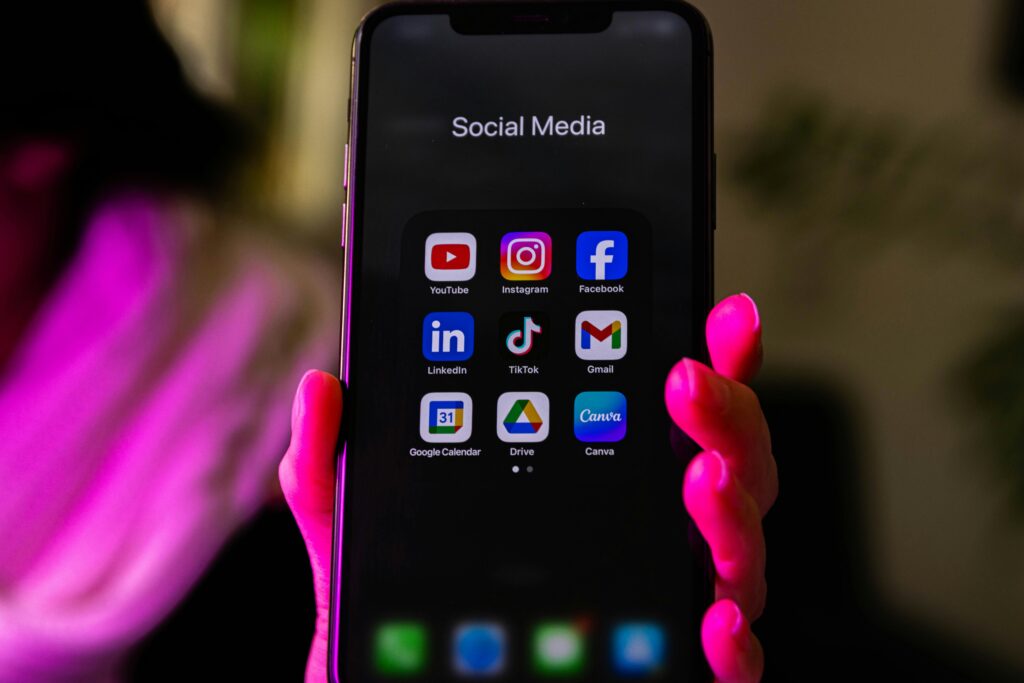 Social media manager side hustle